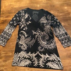 Glima black and white floral printed v-neck t-shirt